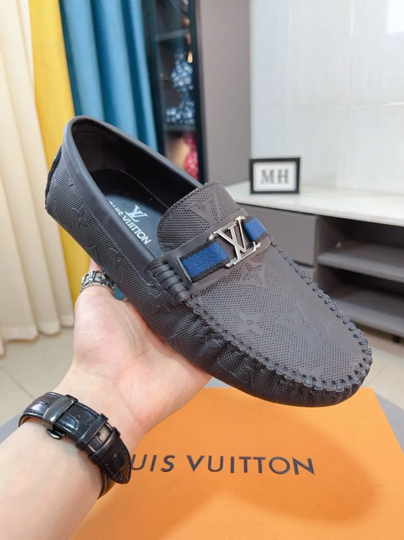 Men's men's shoes💰400🌹🌹[LV Louis Vuitton] New men's beanie shoes💝💝.. Top-grade imported cowhide embossed➕Comfortable leather lining. It is extremely skin-friendly and comfortable, feels very delicate, and the shape is very correct! Perfectly reflects the three-dimensional sense, code number: 38-44